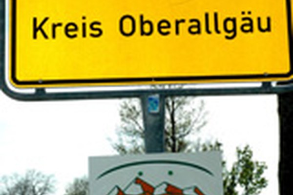 Feierliche Übergabe der Netzwerk-Tafeln in Wildpoldsried/D