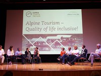 Tourisme : les deux faces de la médaille