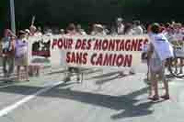 Manifestazione transnazionale contro il traffico al Monte Bianco