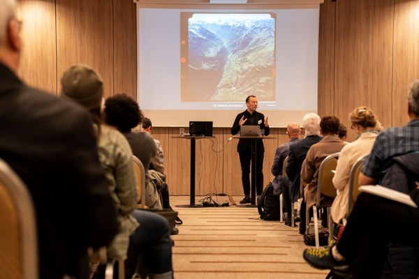 Alta tensione nelle Alpi