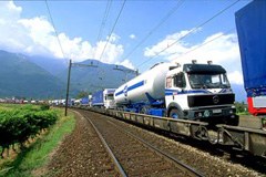 Bazni predor Lötschberg ni izpolnil cilja preusmeritve prometa