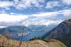 Gardsko in Comsko jezero ter jezero Maggiore so onesnažena