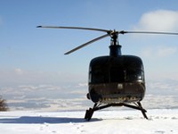 Tri tisoč ljudi zahteva prepoved helikopterskega smučanja v Dolomitih