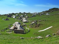 Kritičen pogled na glamping v slovenskih Alpah