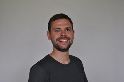 Stališče: Od besed k dejanjem